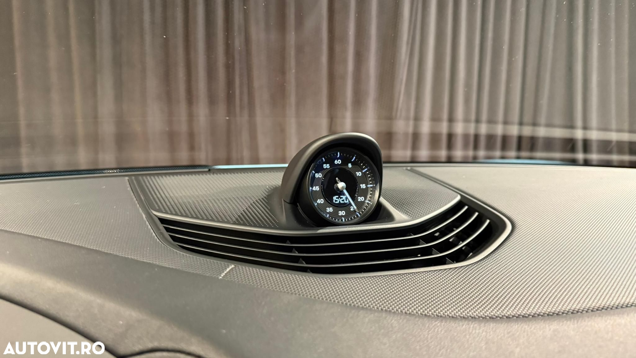 Porsche Taycan - 21