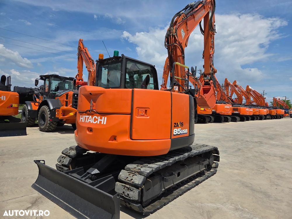 Hitachi ZX85-6, 2022, 2.491h, Masa operationala 8,6t, cupla rapida HIDRAULICA+3 CUPE NOI, senile paduri cauciuc, inst picon si inst rotire pe brate, ad sapare 5m, ridica 3,8t, aer cond, LAMA, STARE FOARTE BUNA, posibil leasing 4 ani-PROMOTIE 62.900 EUR+Tva - 1