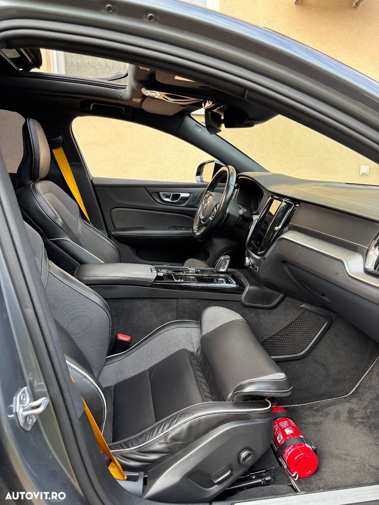 Volvo S60 T8 Recharge AWD Polestar Engineered - 6