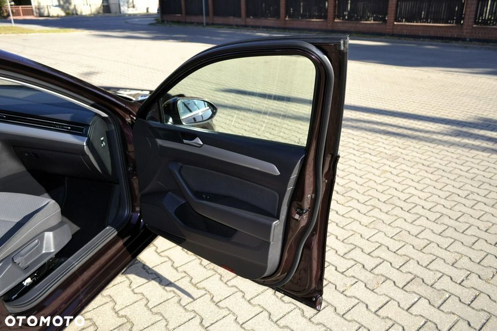 Volkswagen Passat - 17