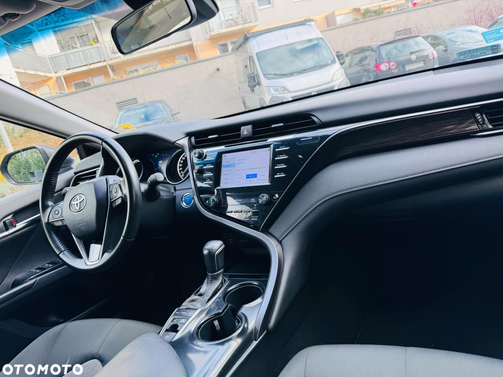 Toyota Camry 2.5 Hybrid Comfort CVT - 22
