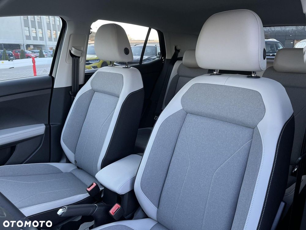 Volkswagen T-Cross - 12