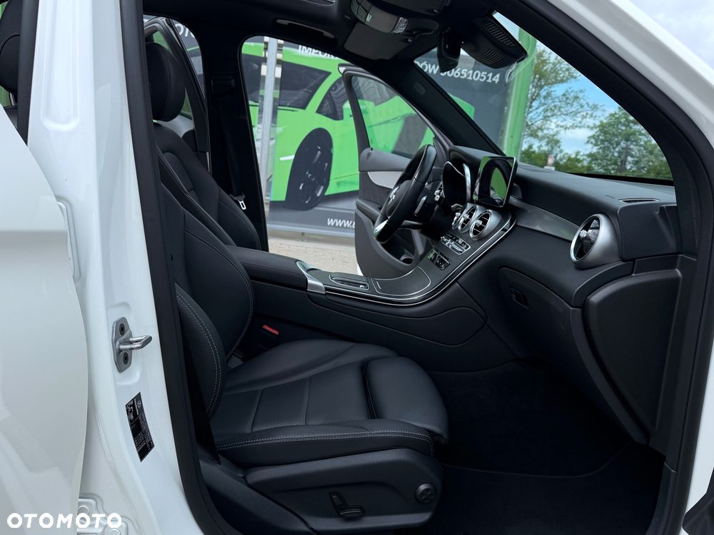 Mercedes-Benz GLC 300 de 4Matic 9G-TRONIC AMG Line - 36