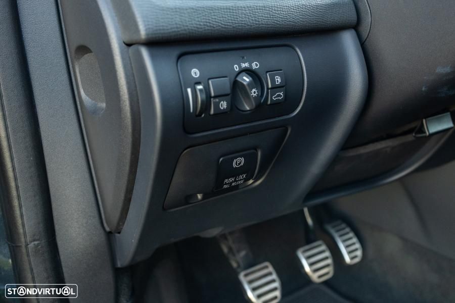 Volvo XC 60 2.0 D3 Drive R-Design 85 Anos Start/Stop - 34