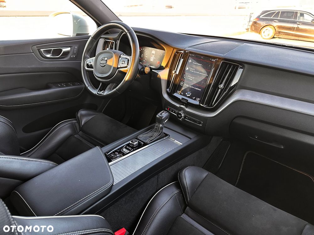 Volvo XC 60 T5 AWD R-Design - 9