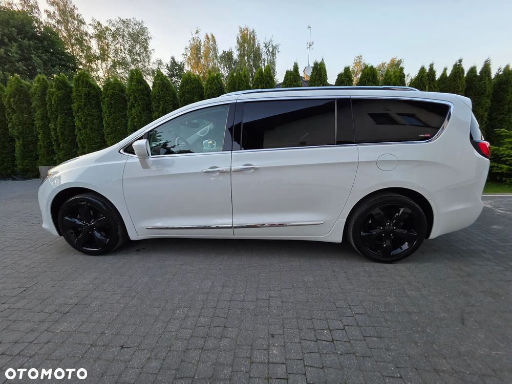 Chrysler Pacifica - 2