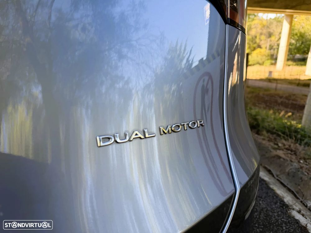 Tesla Model Y Long Range Dual Motor AWD - 31
