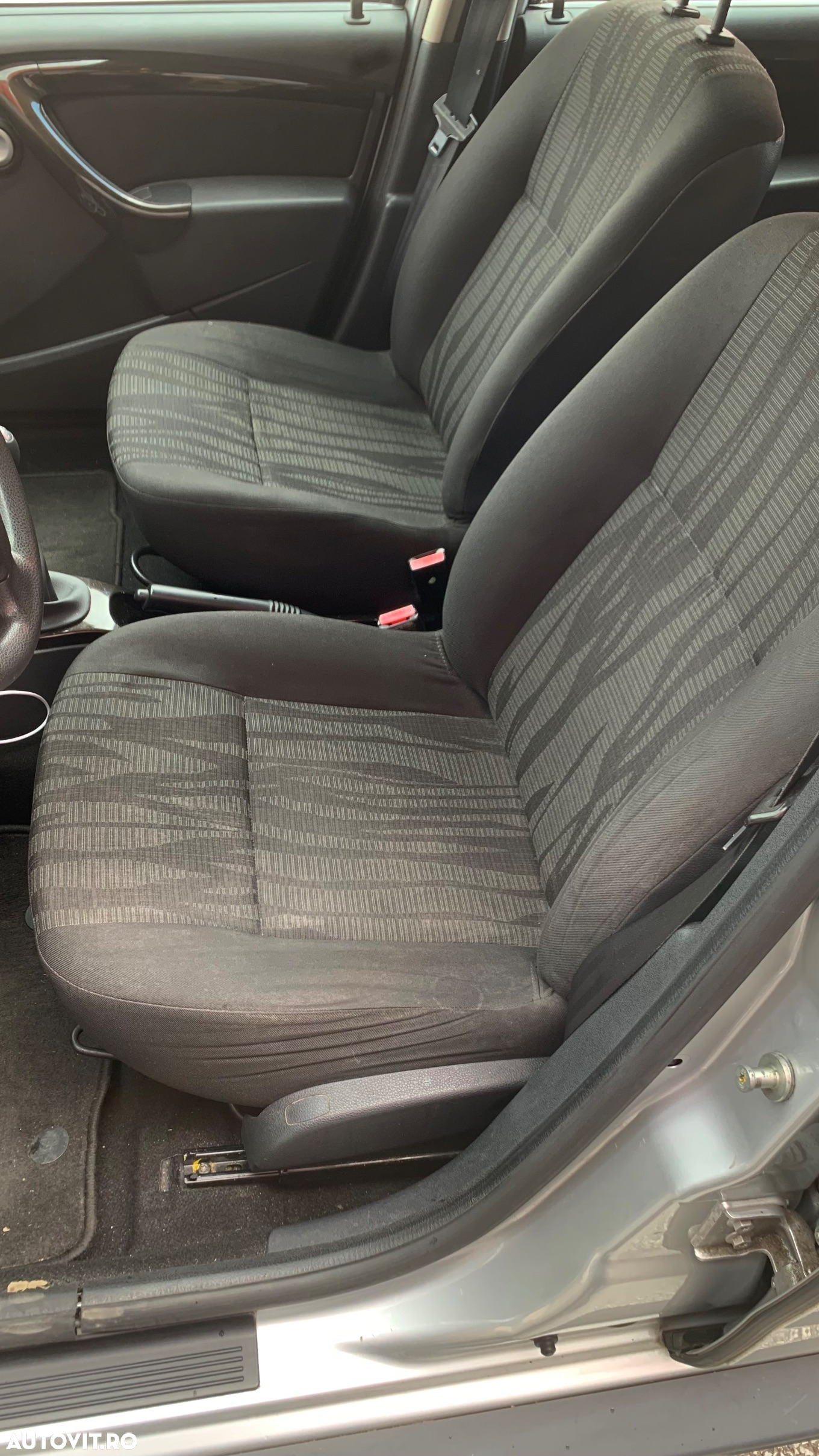 Dacia Duster 1.6 4x4 Laureate - 7