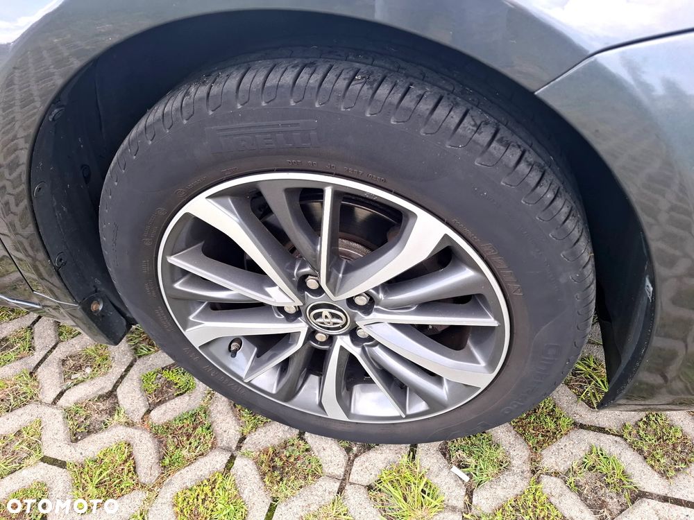 Toyota Avensis - 9