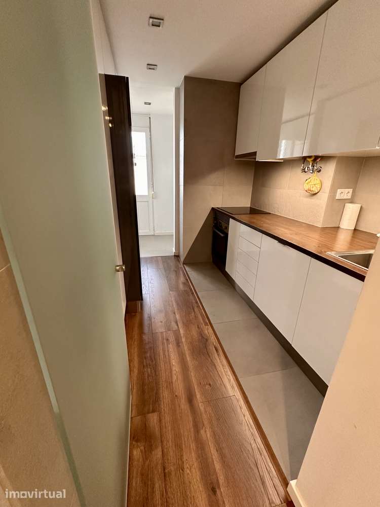 Excelente apartamento T2 junto à Praça de Espanha - Grande imagem: 3/12