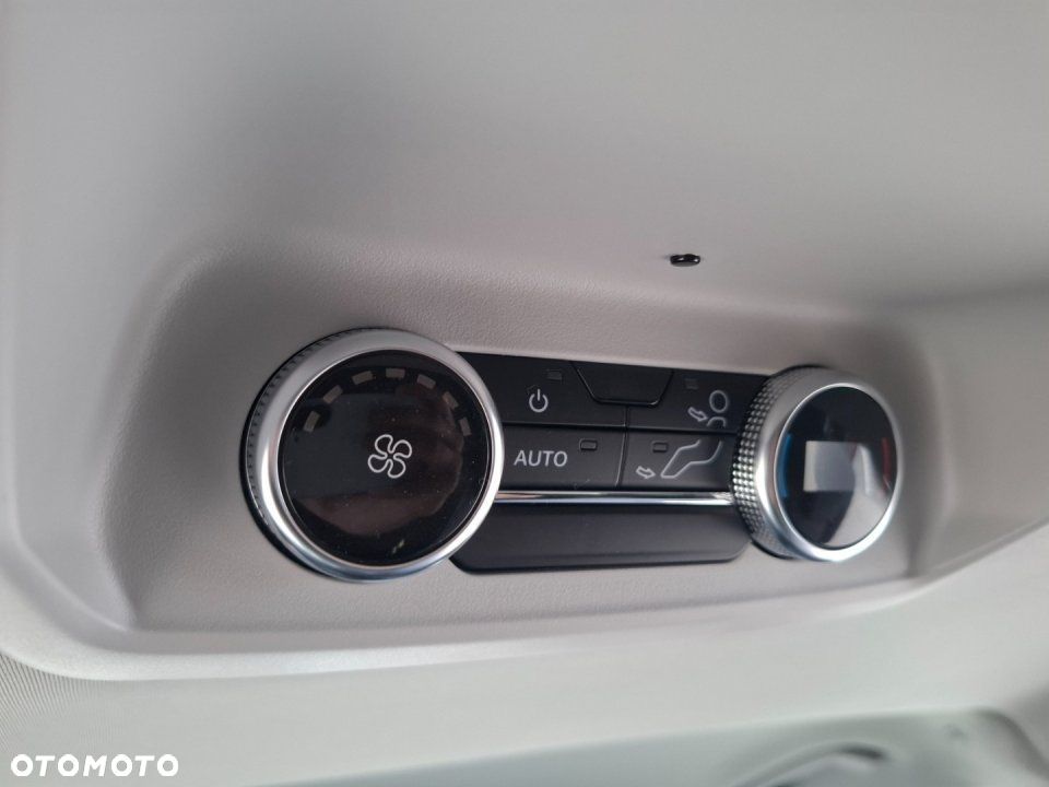 Ford Tourneo Custom - 9