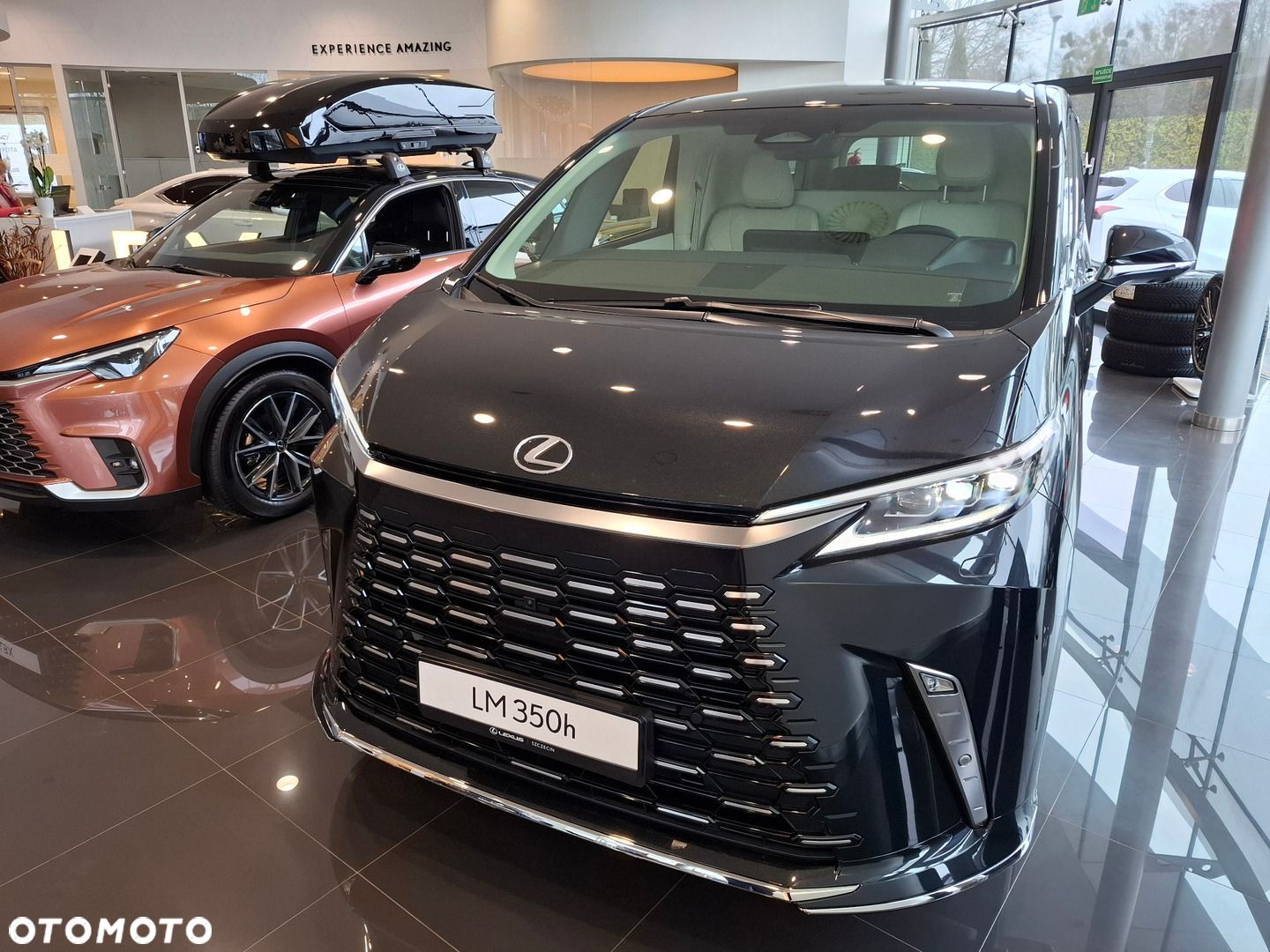 Lexus LM - 1