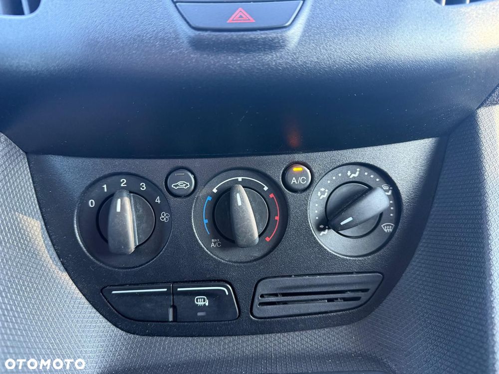 Ford Transit Connect - 14