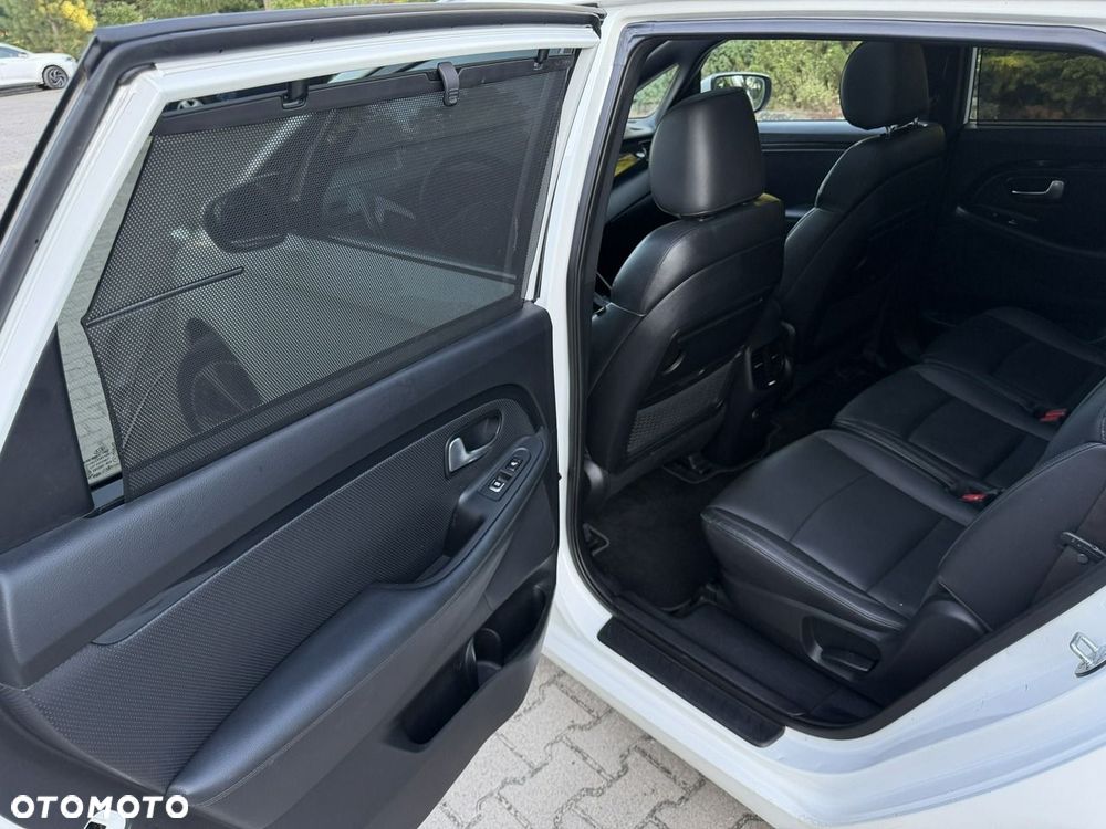 Kia Carens - 13
