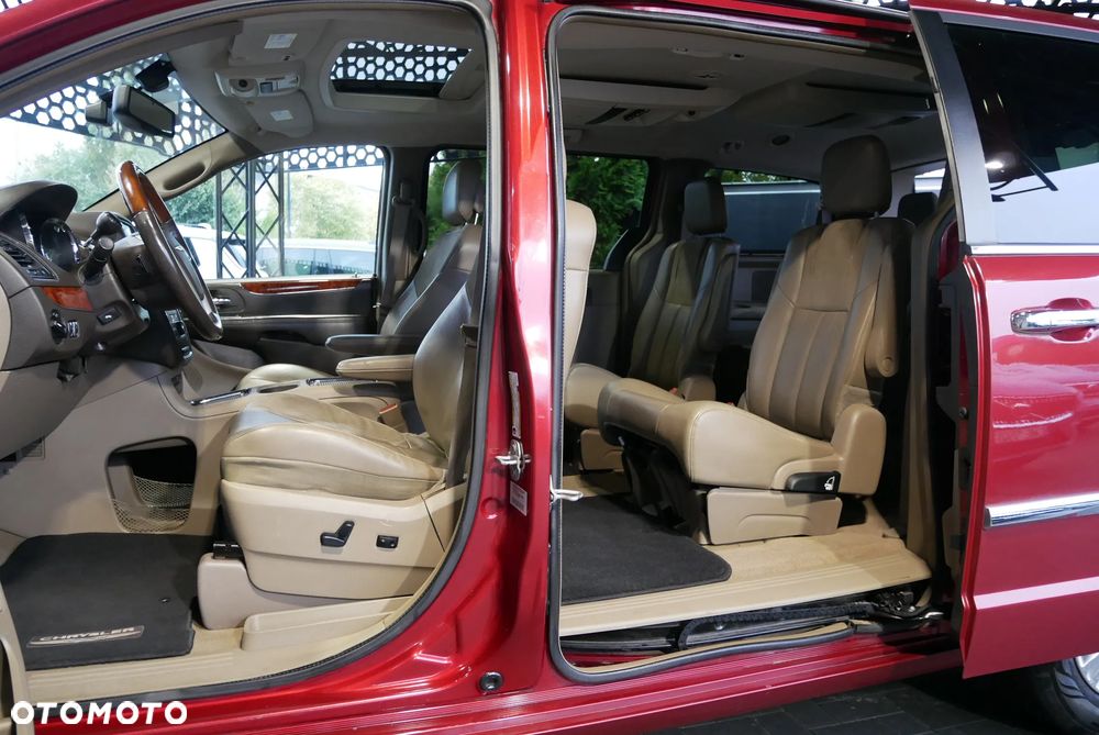 Chrysler Town & Country 3.6 Limited - 10