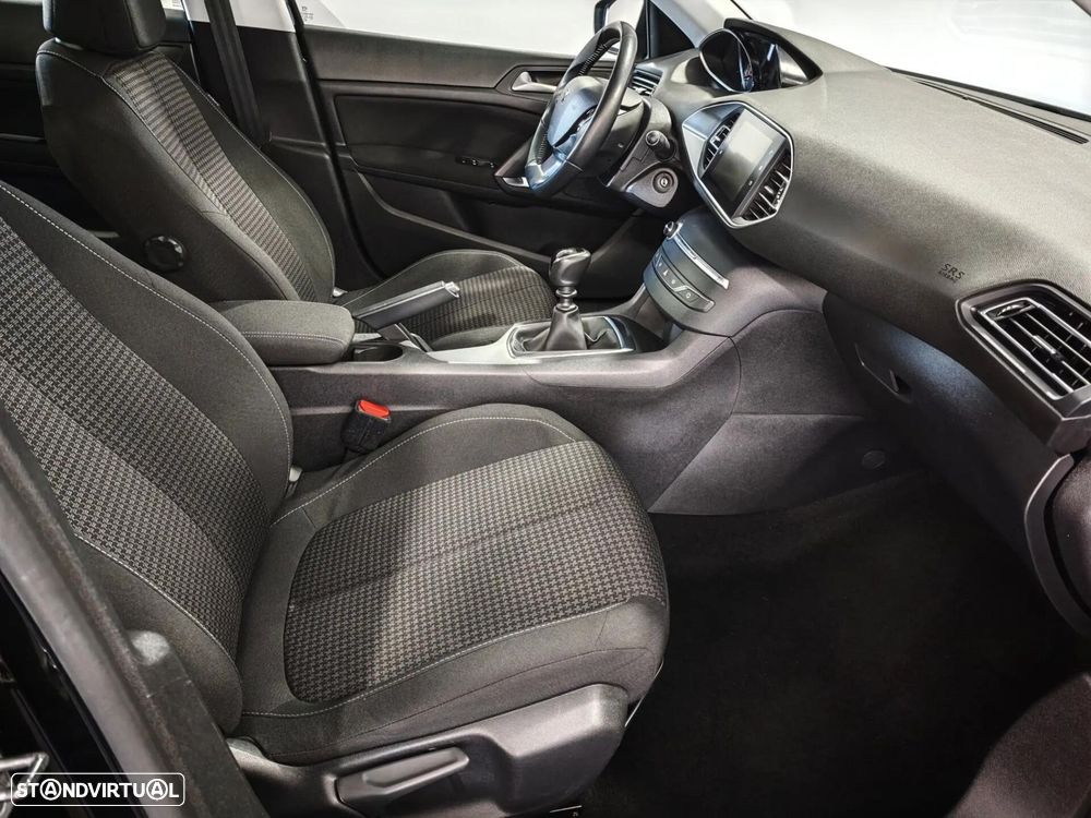 Peugeot 308 1.2 PureTech Style - 21