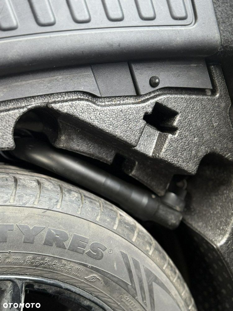 Land Rover Discovery Sport 2.0 D180 R-Dynamic HSE - 40