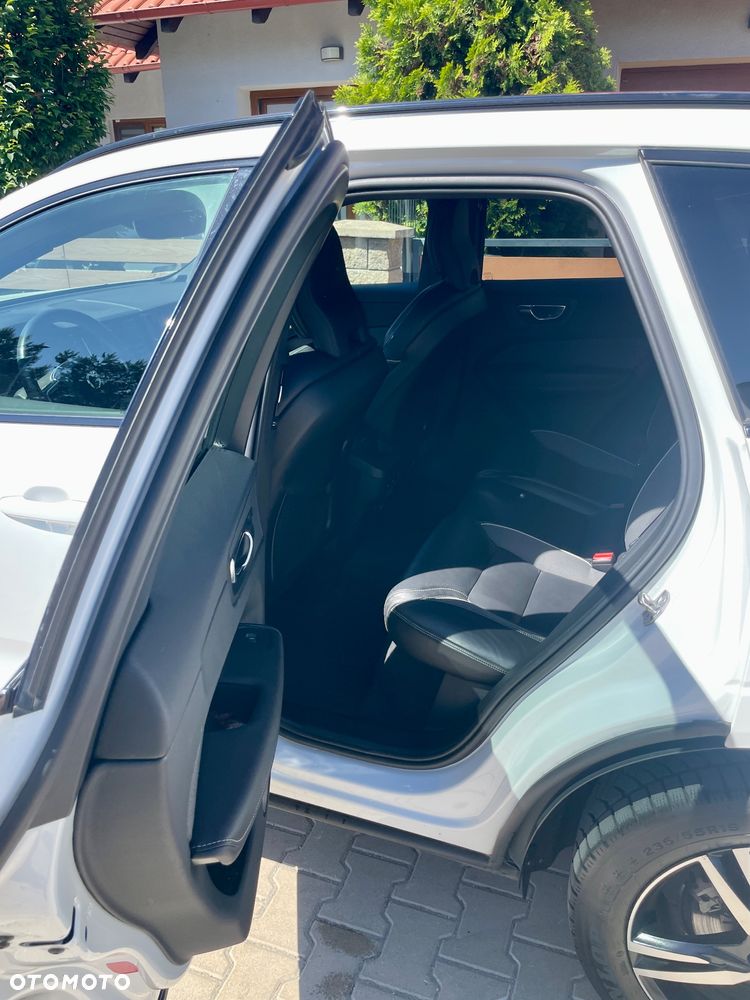 Volvo XC 60 B5 D AWD R-Design - 13