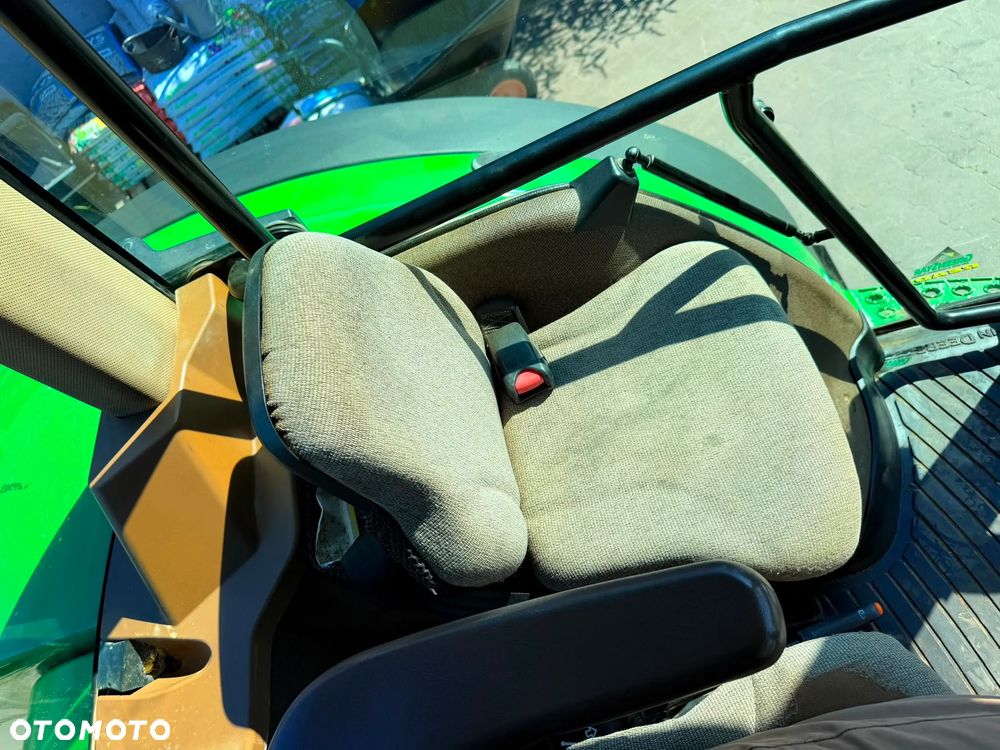 John Deere 7920 - 19