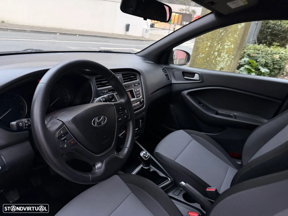 Hyundai i20 1.1 CRDi LED - 11