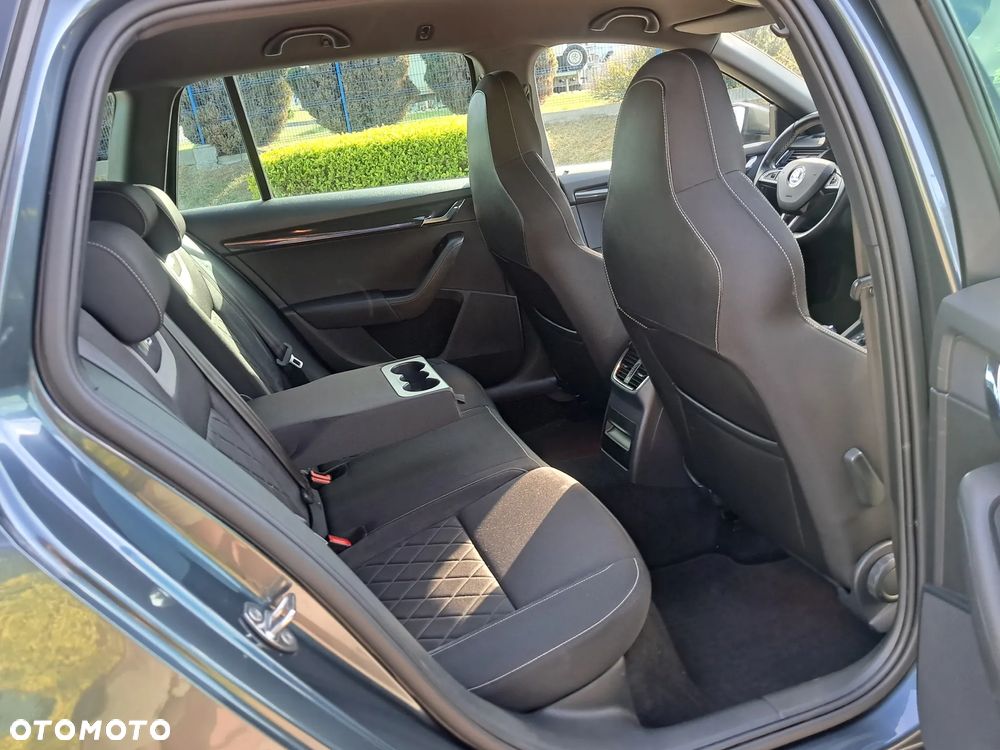 Skoda Octavia 2.0 TDI DSG RS - 27