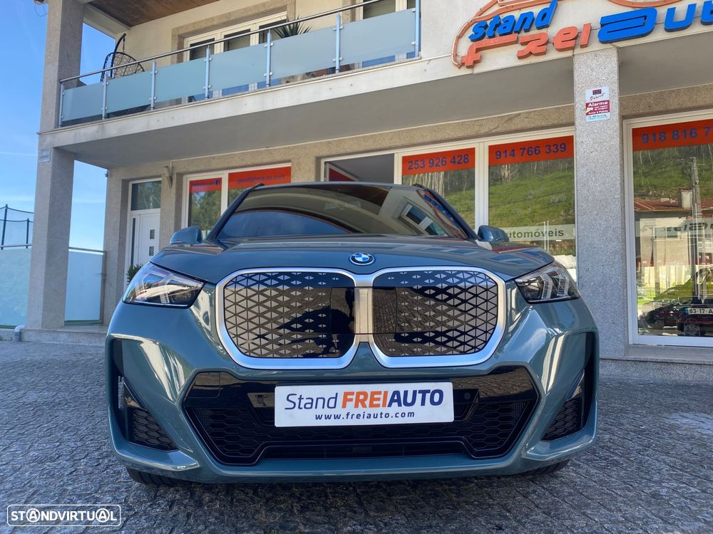 BMW iX1 eDrive20 Pack Desportivo M - 4