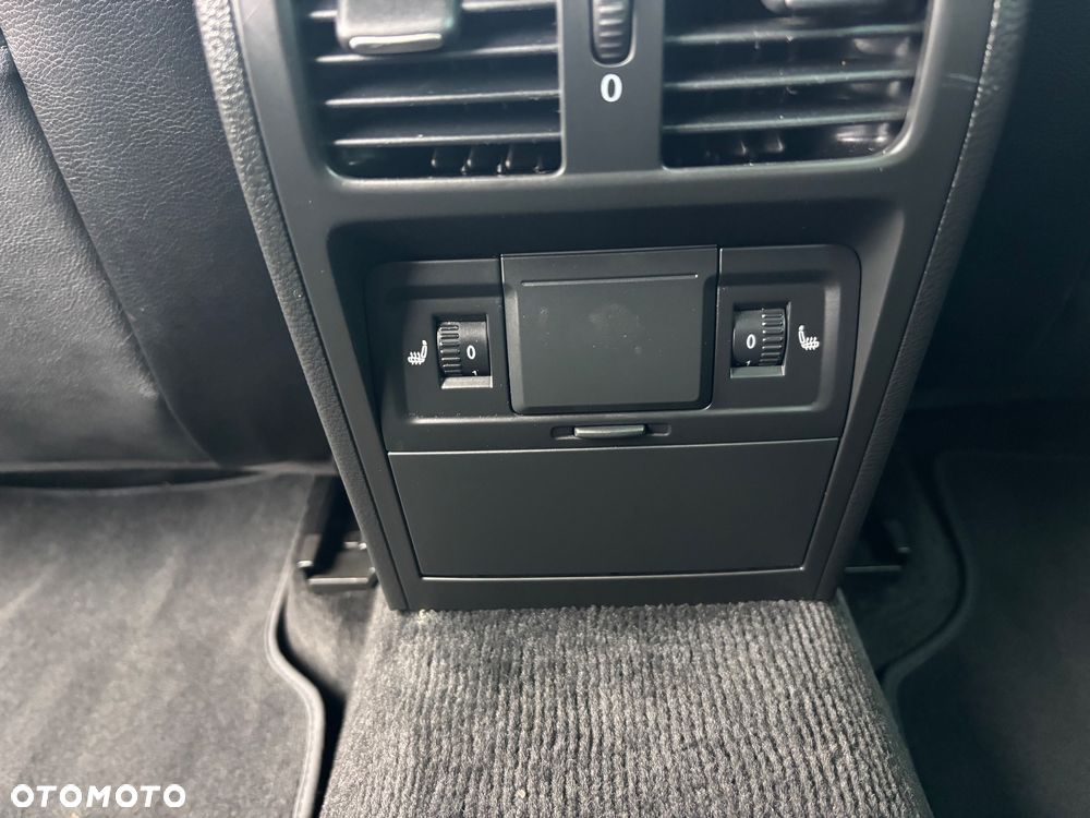 Volkswagen Passat 2.0 TDI DPF BlueMotion Technology Highline - 23