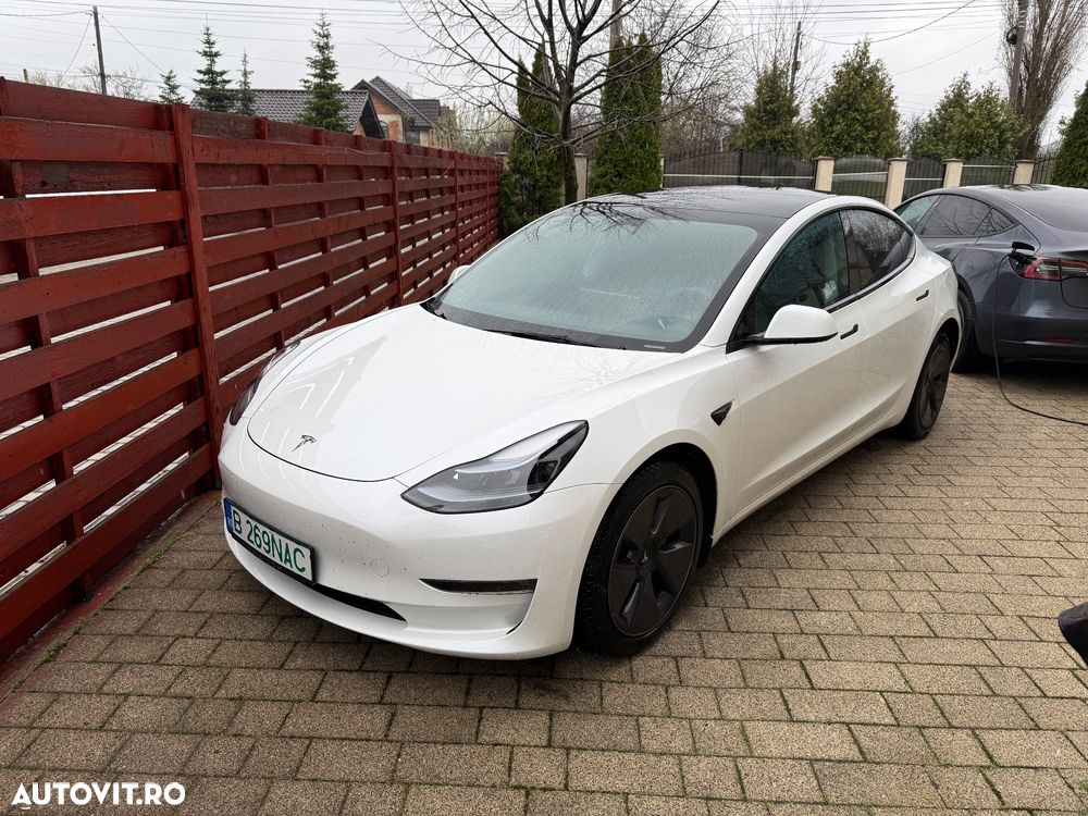 Tesla Model 3 - 1