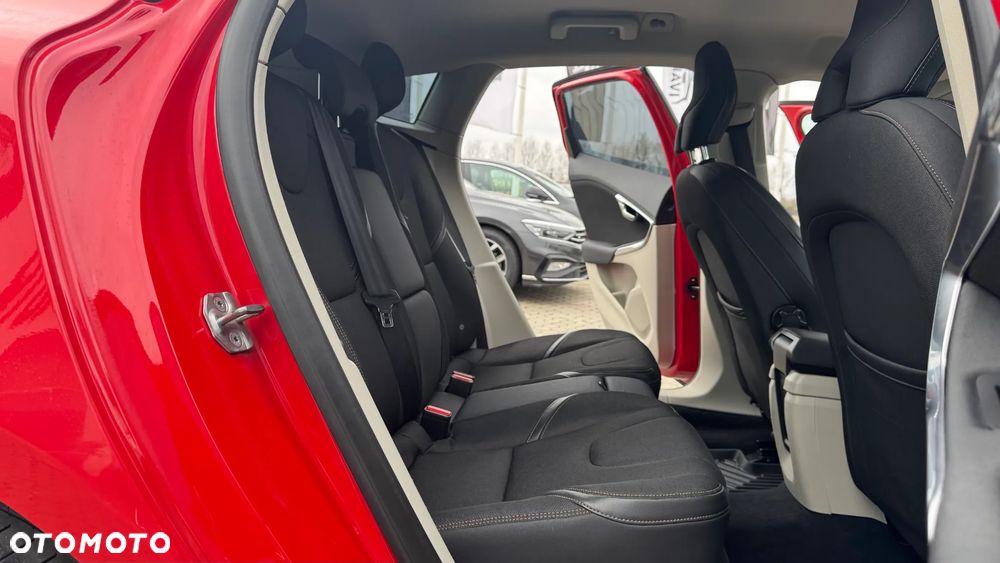 Volvo V40 Cross Country T4 AWD Drive-E Momentum - 26