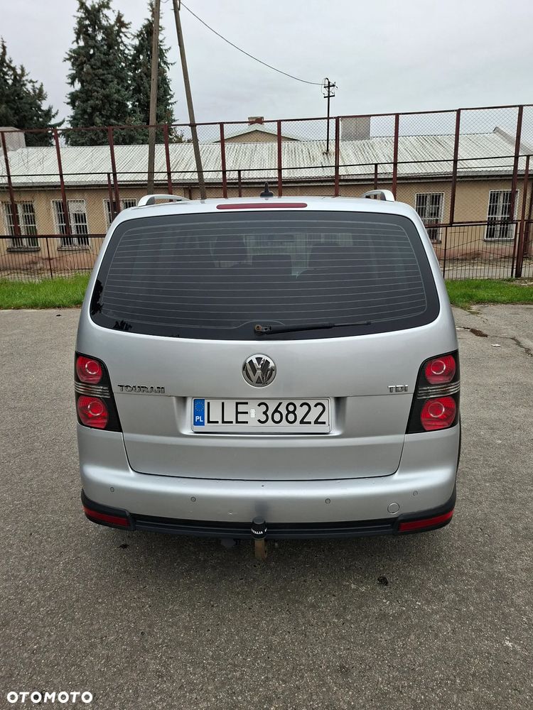 Volkswagen Touran - 4