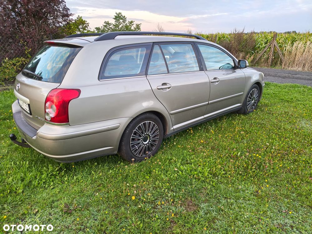 Toyota Avensis 1.6 VVT-i Luna - 4
