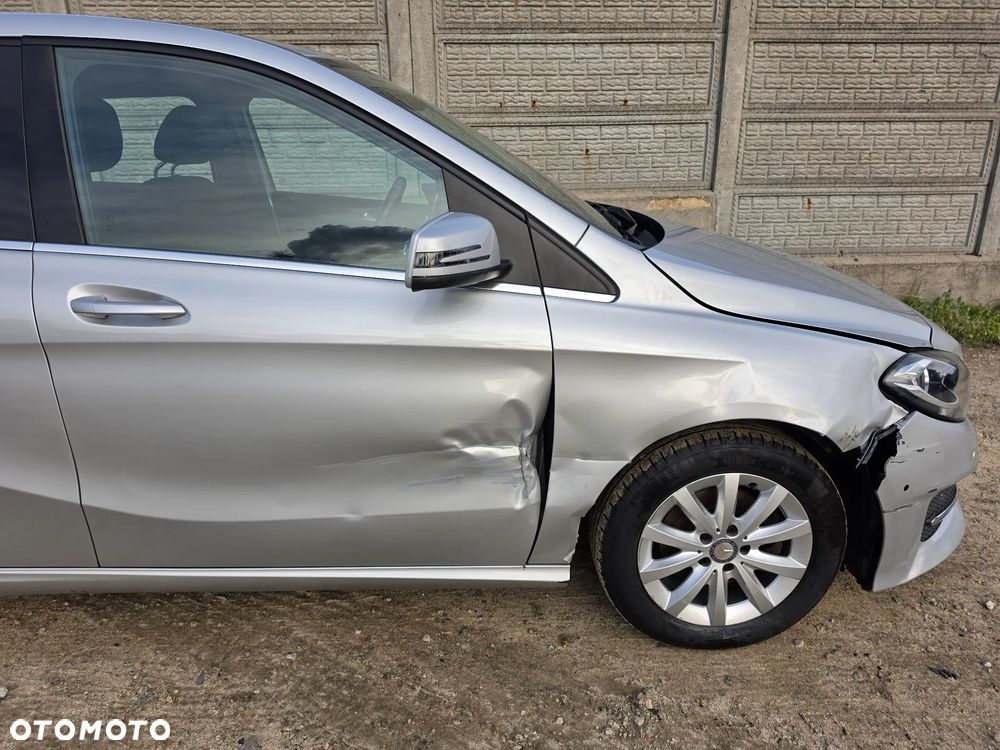Mercedes-Benz Klasa B 180 (BlueEFFICIENCY) 7G-DCT - 29
