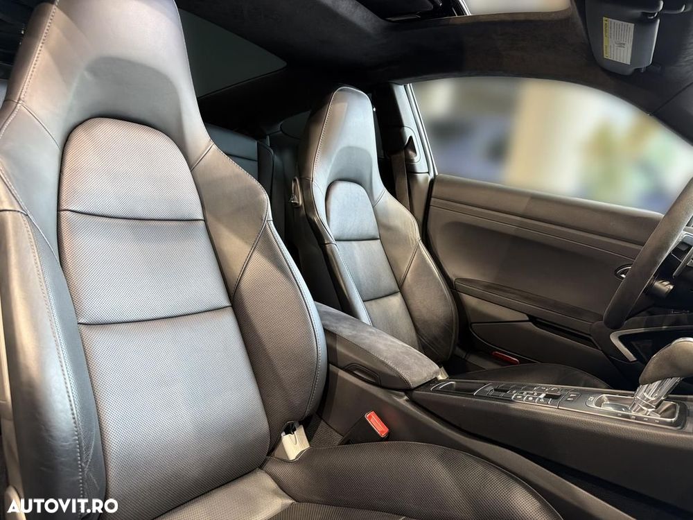 Porsche 911 Carrera GTS PDK - 16