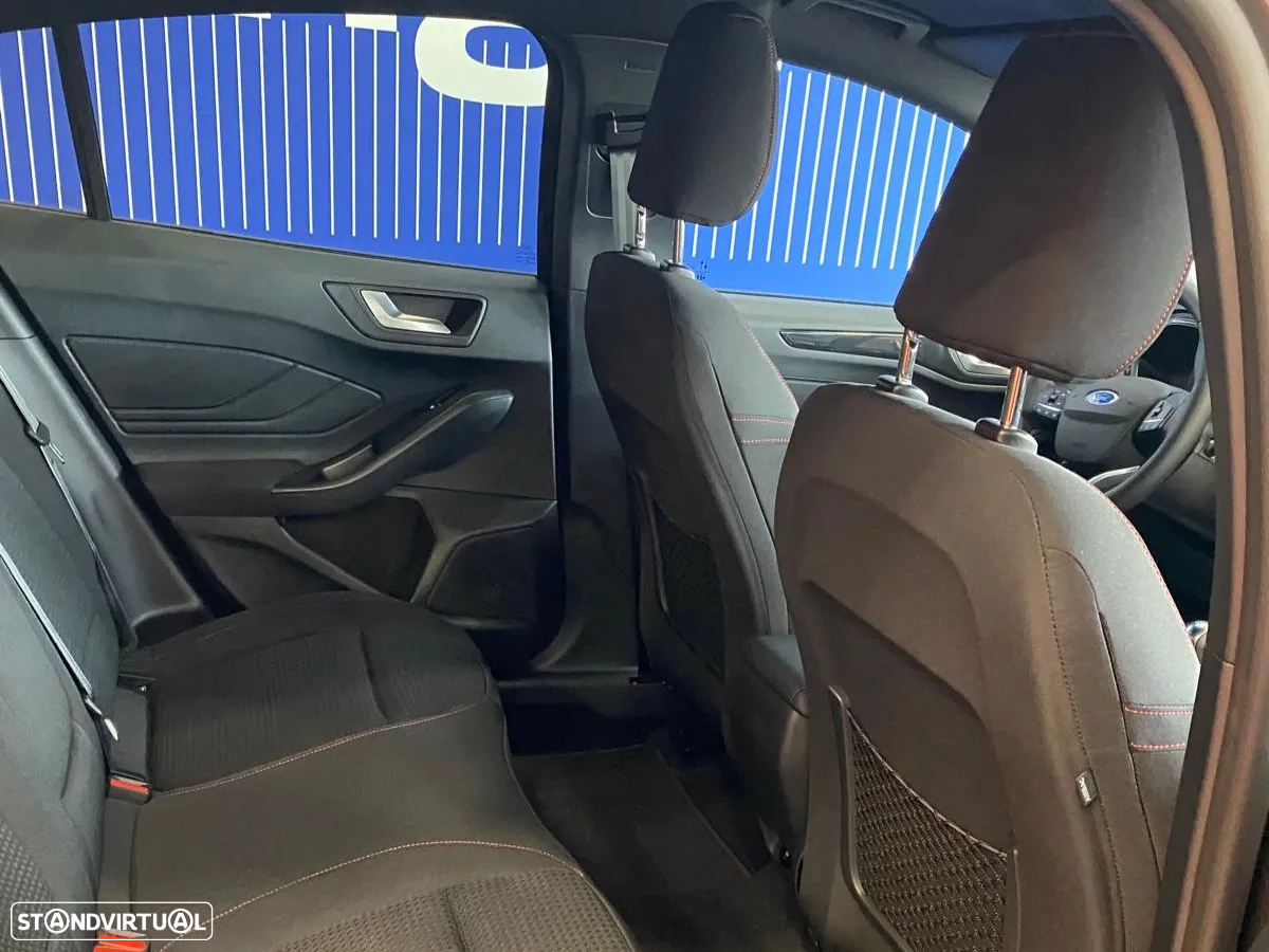 Ford Focus 1.0 EcoBoost MHEV ST-Line X - 9