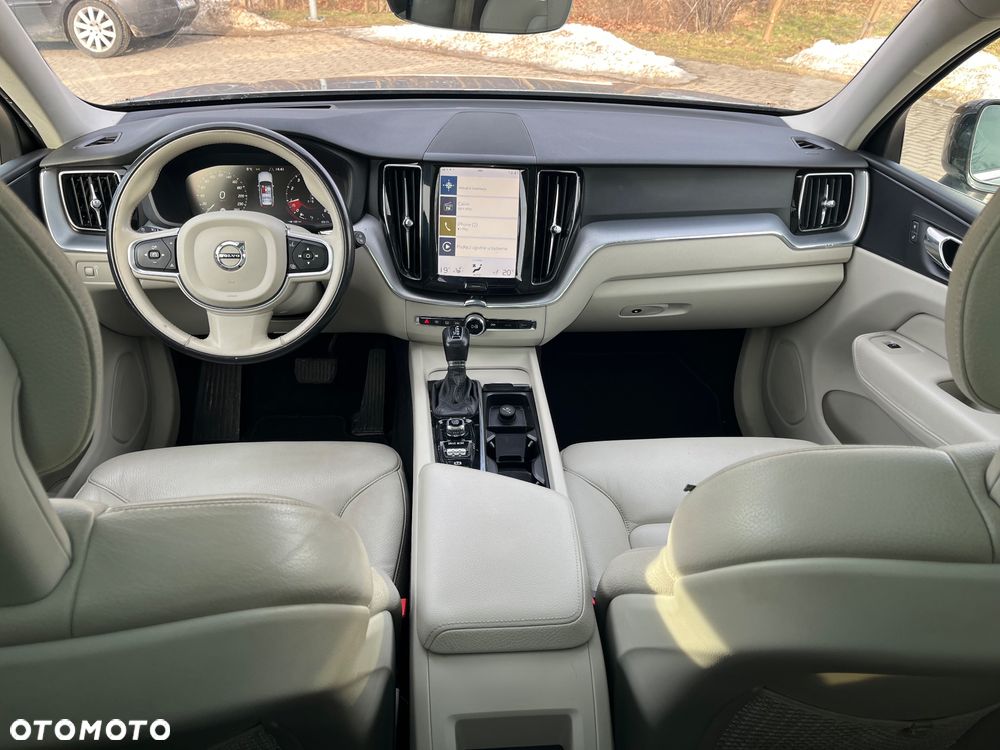 Volvo XC 60 T6 AWD Geartronic Momentum Pro - 23