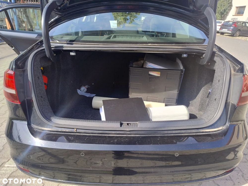 Volkswagen Jetta - 11