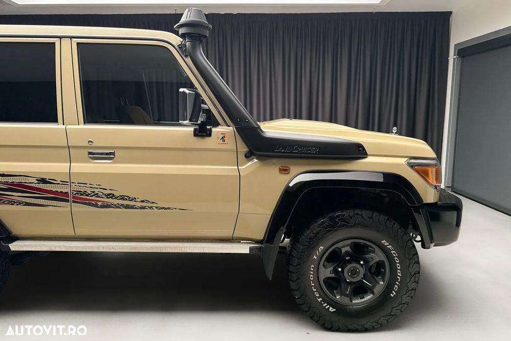 Toyota Land Cruiser - 7