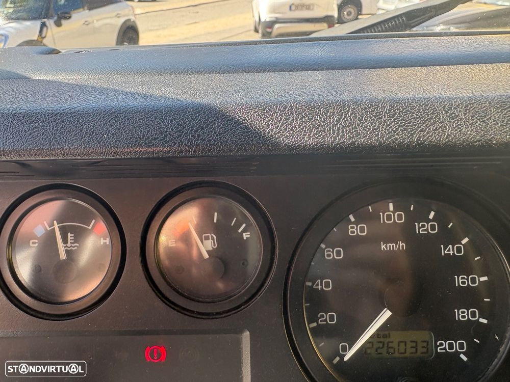 Land Rover Defender 90 2.5 Td5 E - 35