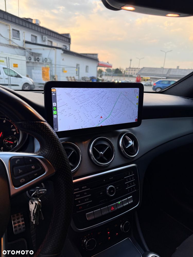 Mercedes-Benz CLA 180 AMG Line - 16