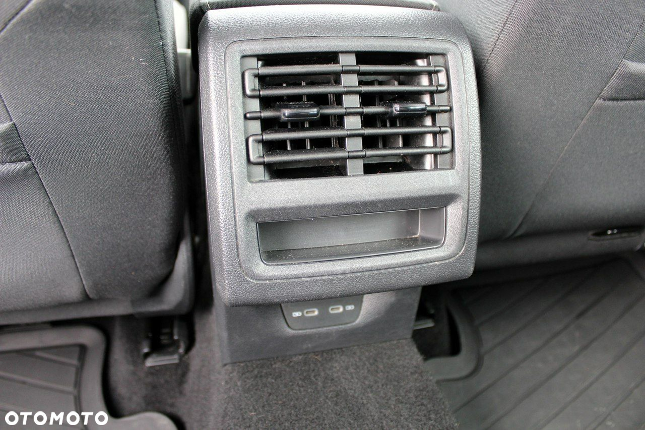 Volkswagen Golf - 25