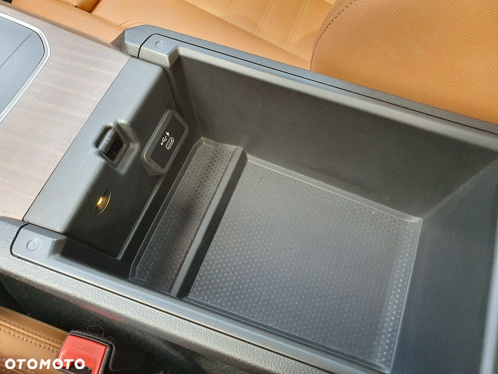 BMW Seria 3 330i xDrive - 23