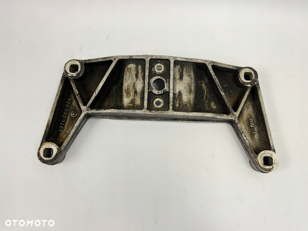 ŁAPA WSPORNIK PODPORA MERCEDES W124 E400 E420 E500 400E 500E 1242421401