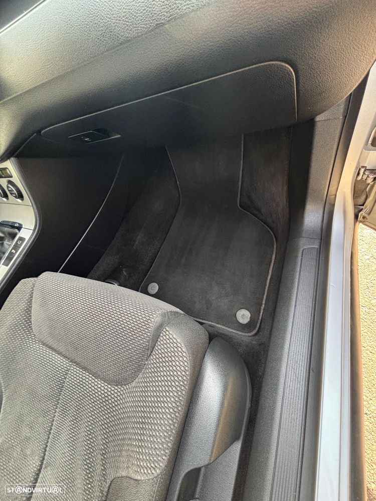 VW Passat 2.0 TDI Confortline - 16