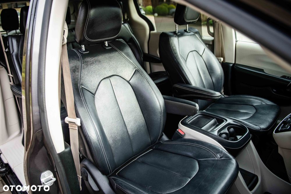 Chrysler Pacifica - 12