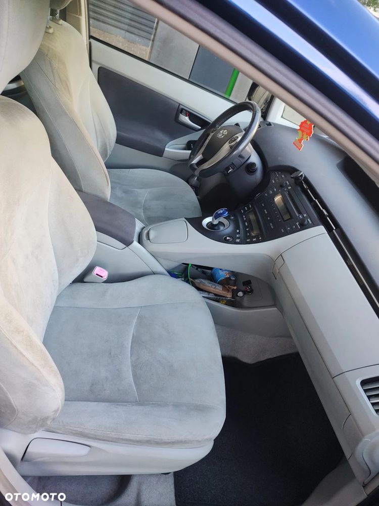 Toyota Prius 1.8 HSD Sol - 4
