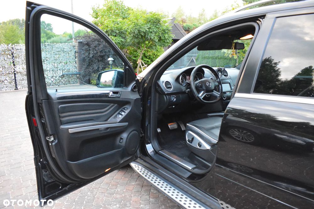 Mercedes-Benz ML - 11