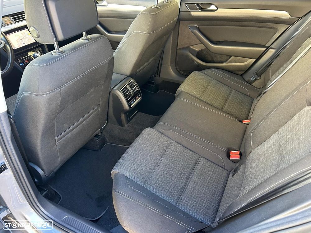 VW Passat Variant 2.0 TDi Business DSG - 10