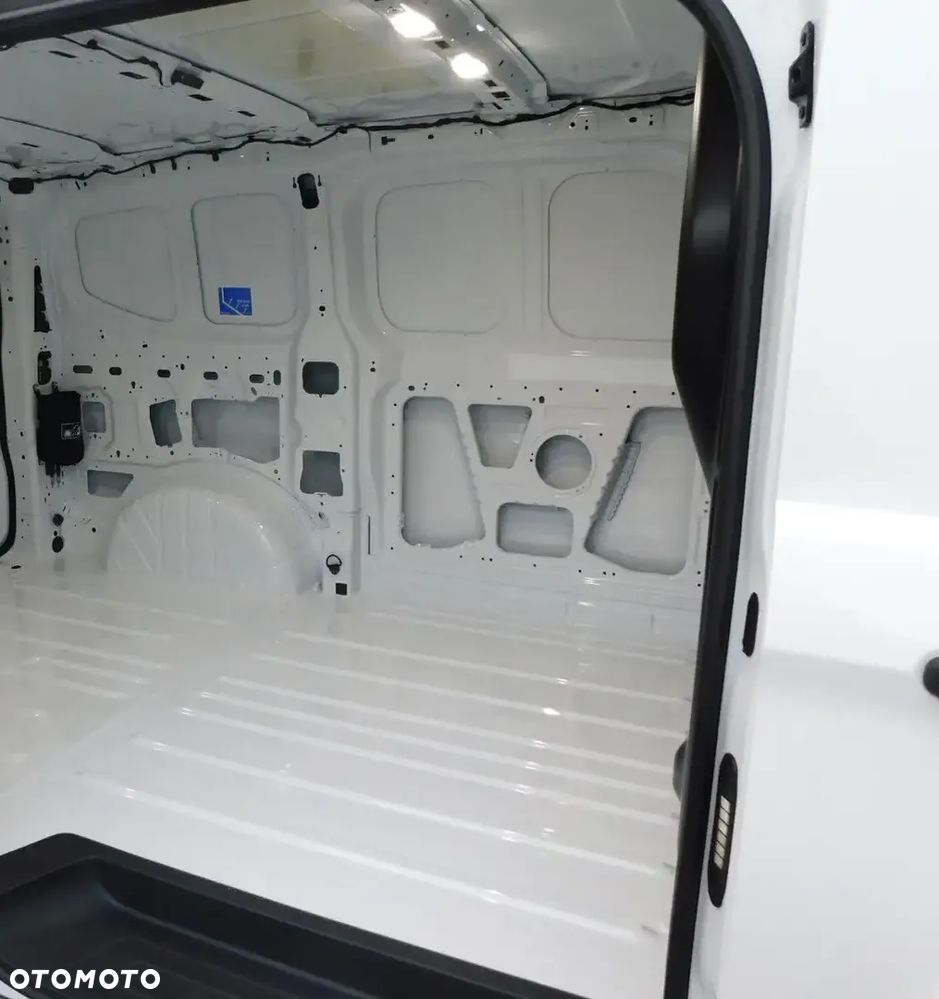 Ford Transit Custom Van - 13