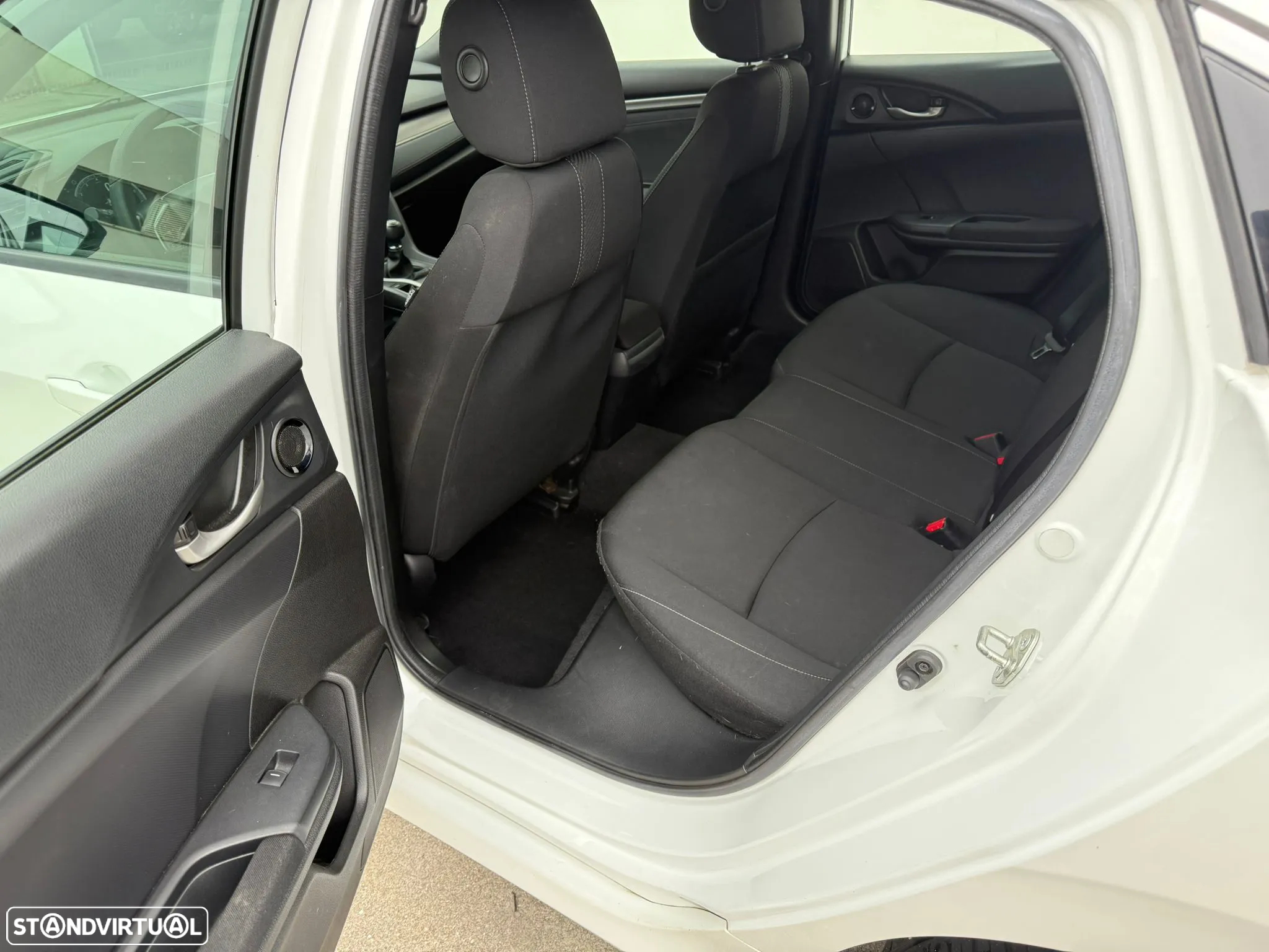 Honda Civic 1.0 i-VTEC Comfort - 12