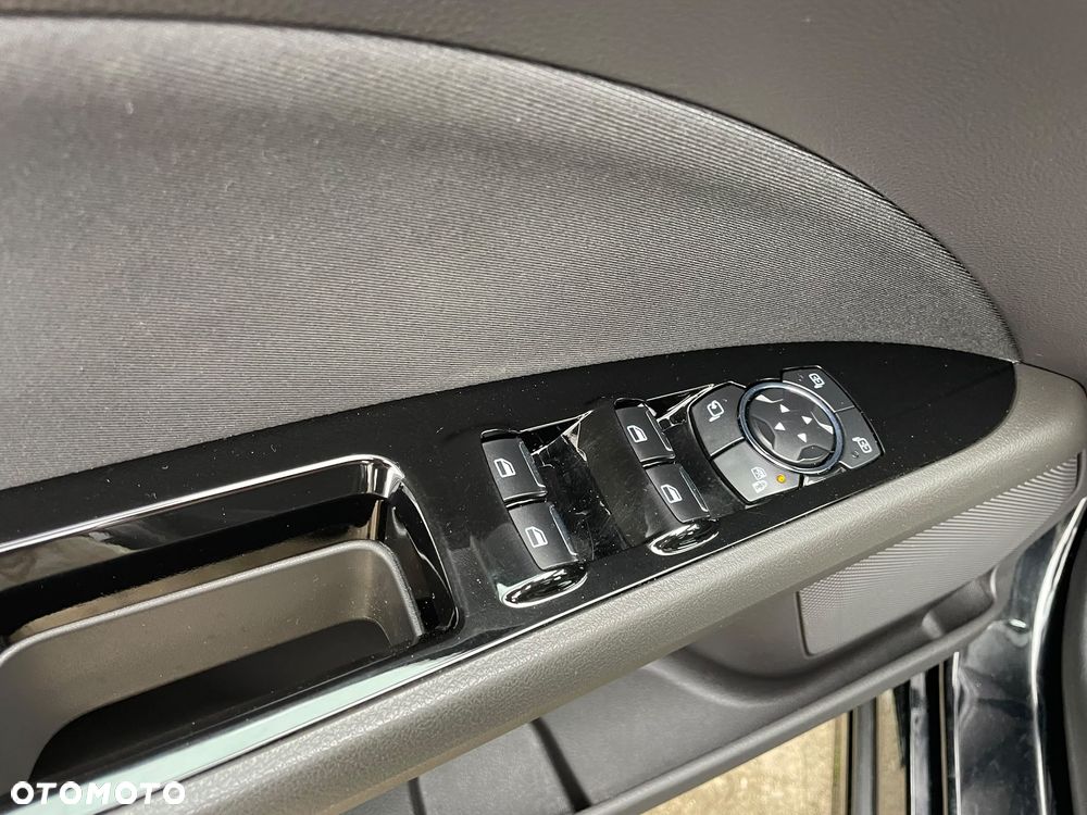 Ford Mondeo - 32